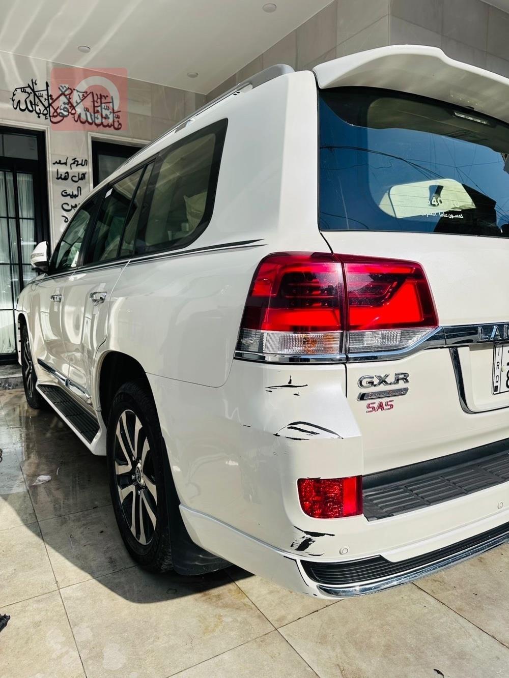 تۆیۆتا لاند کروزەر